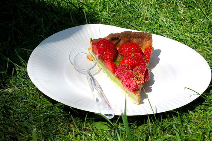 la tarte pistache, fraises et framboises